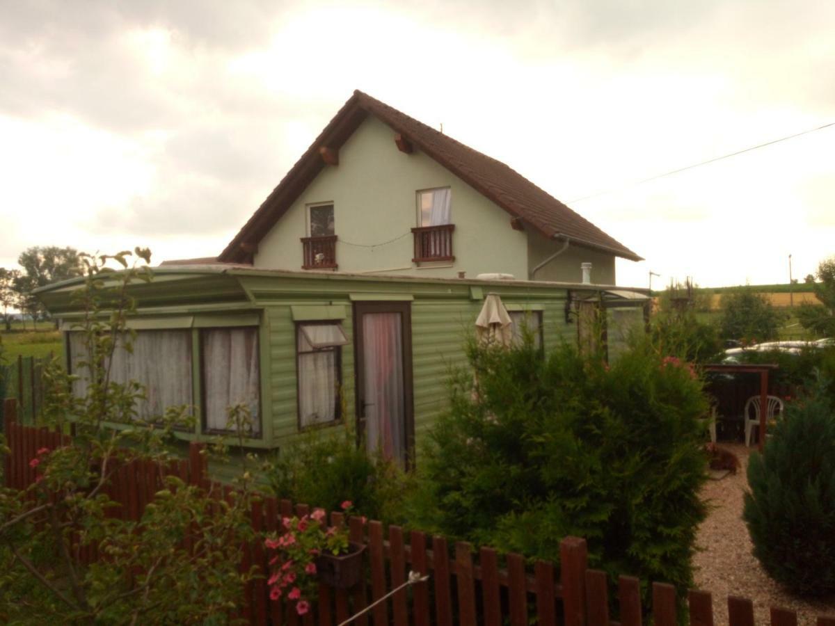 Ubytovani Fanisek V Mobilnim Domku V Ceskem Raji Sobotka Exterior photo